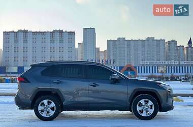 Позашляховик / Кросовер Toyota RAV4 2021 в Києві