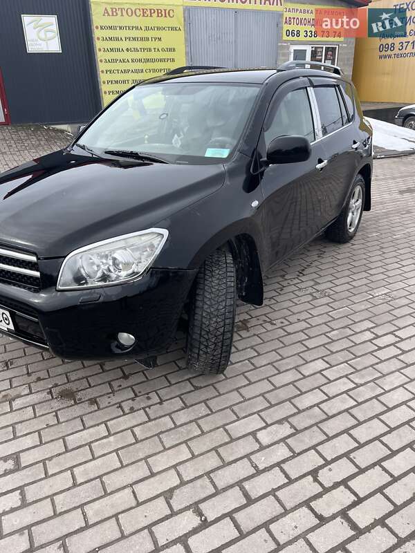 Внедорожник / Кроссовер Toyota RAV4 2007 в Новояворовске