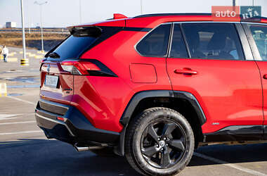 Позашляховик / Кросовер Toyota RAV4 2021 в 