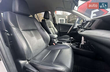Внедорожник / Кроссовер Toyota RAV4 2017 в 