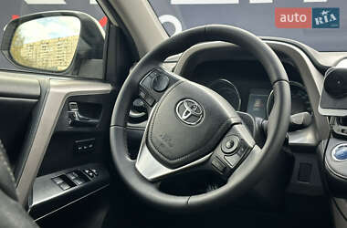 Внедорожник / Кроссовер Toyota RAV4 2017 в 