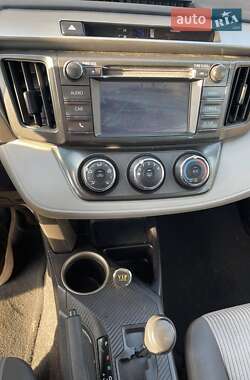 Внедорожник / Кроссовер Toyota RAV4 2015 в 