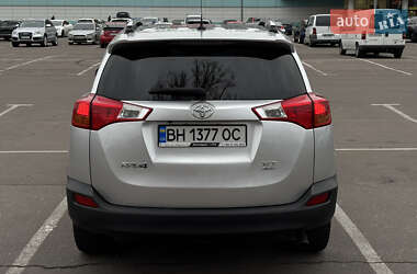 Позашляховик / Кросовер Toyota RAV4 2015 в 