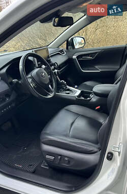 Внедорожник / Кроссовер Toyota RAV4 2019 в 