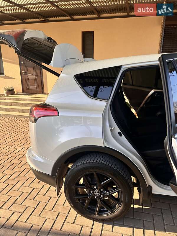 Внедорожник / Кроссовер Toyota RAV4 2018 в Одессе