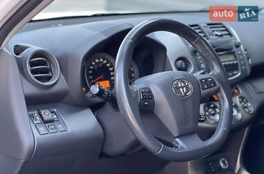 Внедорожник / Кроссовер Toyota RAV4 2011 в 