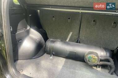 Позашляховик / Кросовер Toyota RAV4 2004 в 