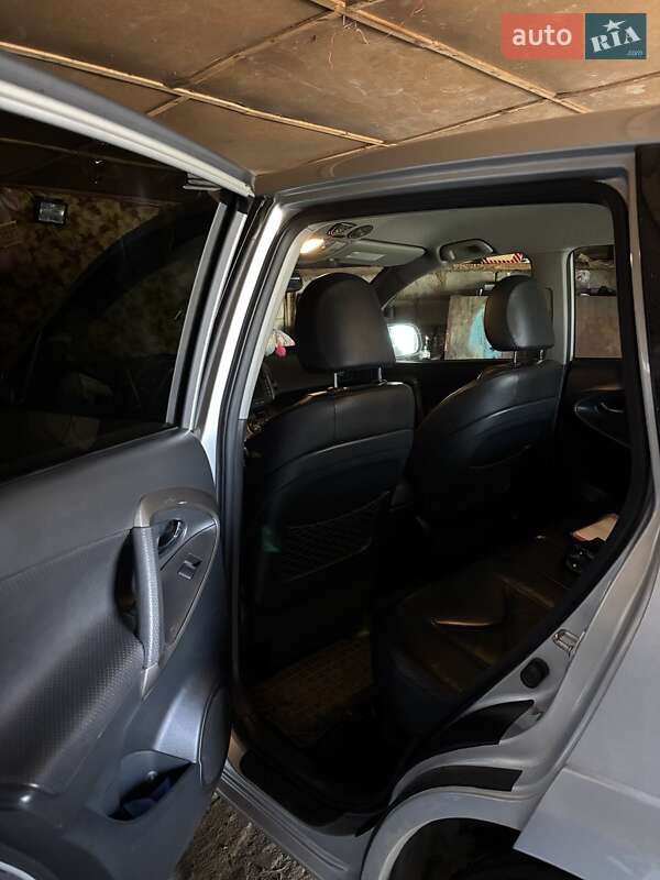 Внедорожник / Кроссовер Toyota RAV4 2009 в Кривом Роге