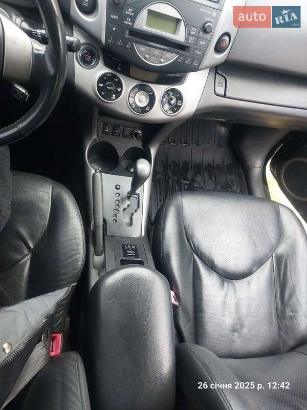 Внедорожник / Кроссовер Toyota RAV4 2006 в Киеве