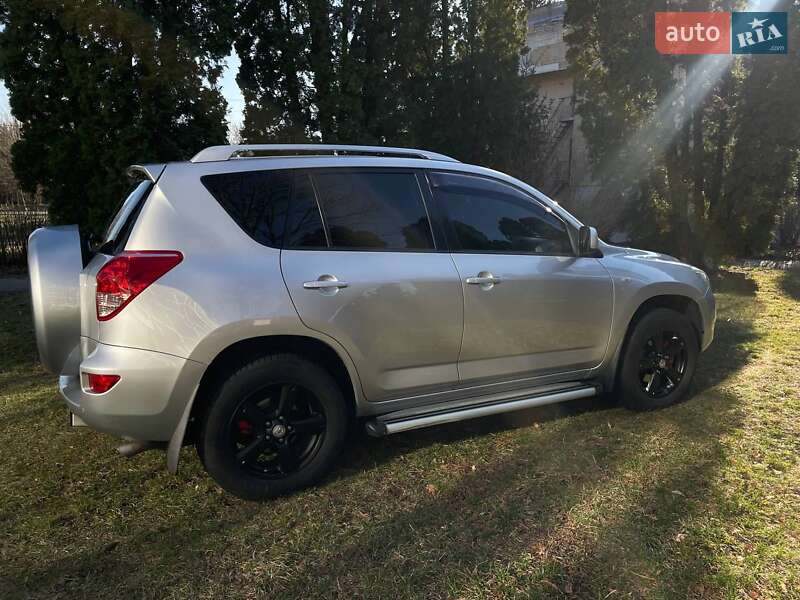Внедорожник / Кроссовер Toyota RAV4 2007 в Киеве