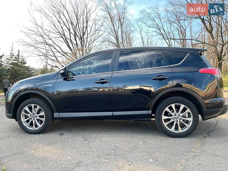 Позашляховик / Кросовер Toyota RAV4 2017 в Южноукраїнську