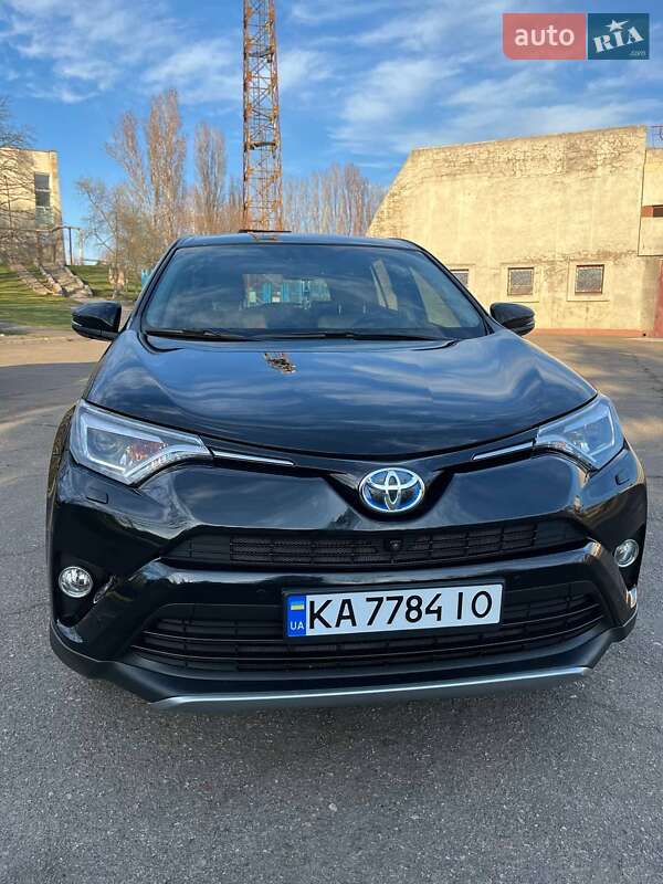 Позашляховик / Кросовер Toyota RAV4 2017 в Южноукраїнську