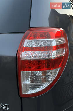 Внедорожник / Кроссовер Toyota RAV4 2009 в 