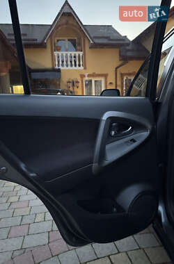 Внедорожник / Кроссовер Toyota RAV4 2009 в 
