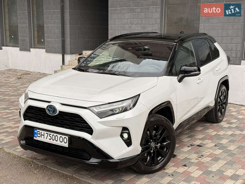 Внедорожник / Кроссовер Toyota RAV4 2023 в 