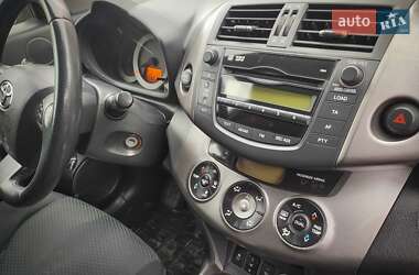 Внедорожник / Кроссовер Toyota RAV4 2009 в 