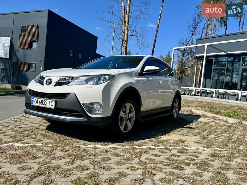 Позашляховик / Кросовер Toyota RAV4 2015 в 