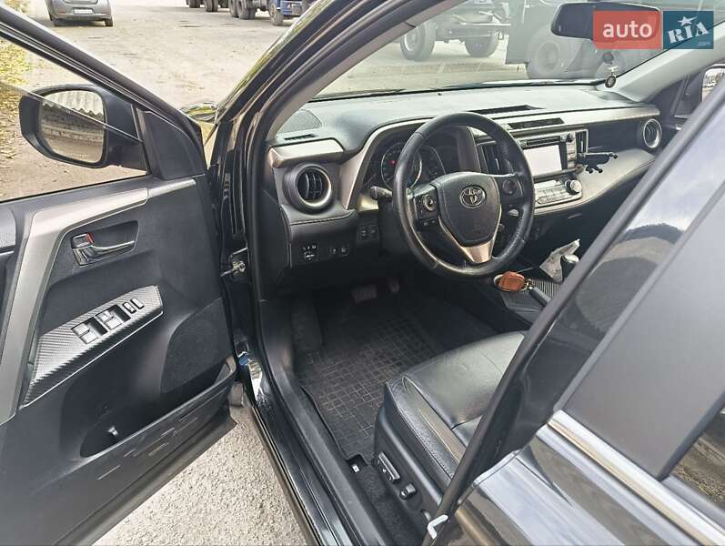 Внедорожник / Кроссовер Toyota RAV4 2015 в Днепре