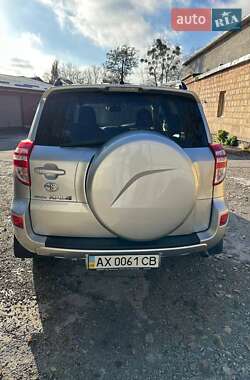 Позашляховик / Кросовер Toyota RAV4 2009 в 