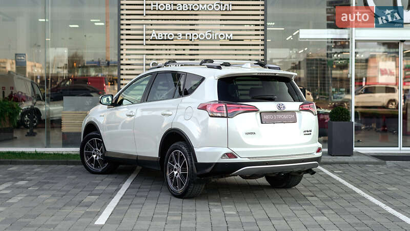 Внедорожник / Кроссовер Toyota RAV4 2017 в Львове