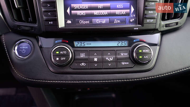 Внедорожник / Кроссовер Toyota RAV4 2017 в Львове