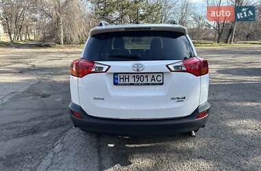 Позашляховик / Кросовер Toyota RAV4 2015 в 