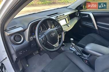 Позашляховик / Кросовер Toyota RAV4 2015 в 