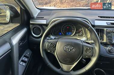 Позашляховик / Кросовер Toyota RAV4 2015 в 