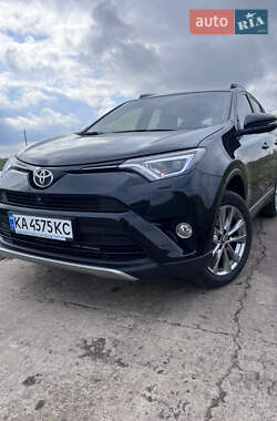 Позашляховик / Кросовер Toyota RAV4 2017 в 