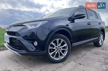 Позашляховик / Кросовер Toyota RAV4 2017 в 