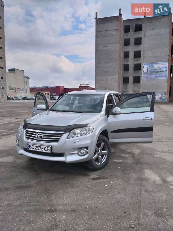 Позашляховик / Кросовер Toyota RAV4 2012 в Тернополі