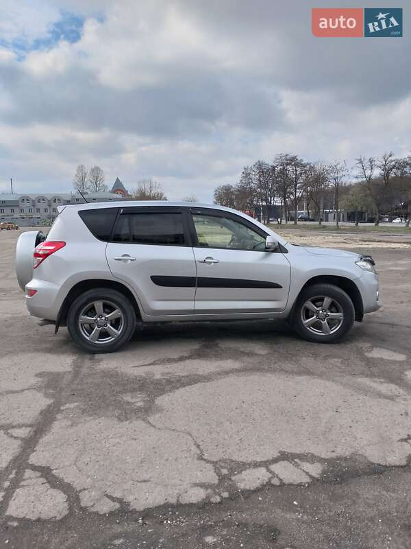 Позашляховик / Кросовер Toyota RAV4 2012 в Тернополі