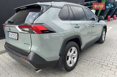 Внедорожник / Кроссовер Toyota RAV4 2021 в 