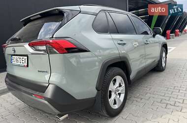 Внедорожник / Кроссовер Toyota RAV4 2021 в 