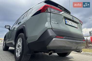 Внедорожник / Кроссовер Toyota RAV4 2021 в 
