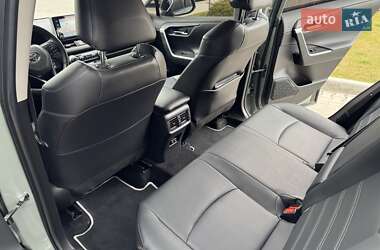 Внедорожник / Кроссовер Toyota RAV4 2021 в 