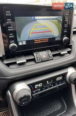 Внедорожник / Кроссовер Toyota RAV4 2021 в 