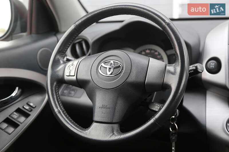Внедорожник / Кроссовер Toyota RAV4 2006 в Киеве