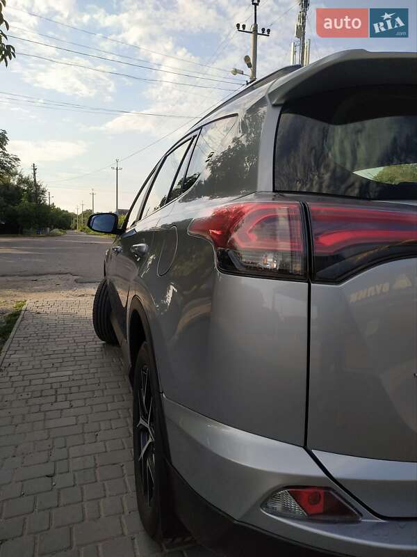 Позашляховик / Кросовер Toyota RAV4 2017 в Кам'янському