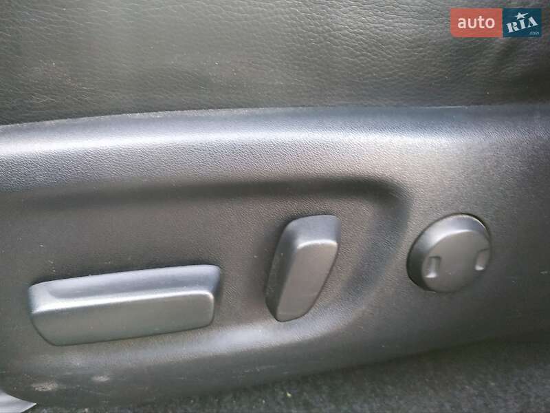 Позашляховик / Кросовер Toyota RAV4 2017 в Кам'янському