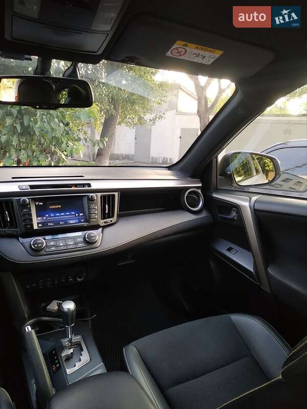 Позашляховик / Кросовер Toyota RAV4 2017 в Кам'янському