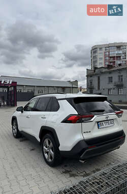Внедорожник / Кроссовер Toyota RAV4 2019 в 