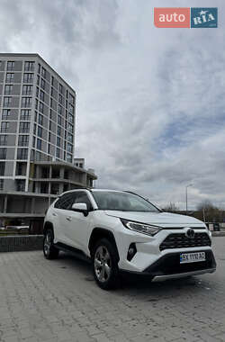 Внедорожник / Кроссовер Toyota RAV4 2019 в 