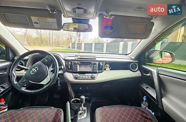 Позашляховик / Кросовер Toyota RAV4 2017 в 