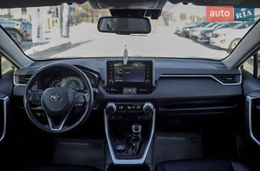 Позашляховик / Кросовер Toyota RAV4 2020 в 