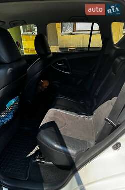 Позашляховик / Кросовер Toyota RAV4 2012 в 