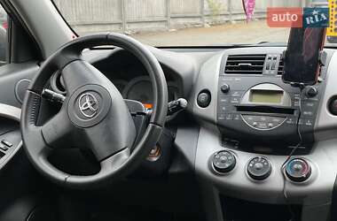 Внедорожник / Кроссовер Toyota RAV4 2006 в 