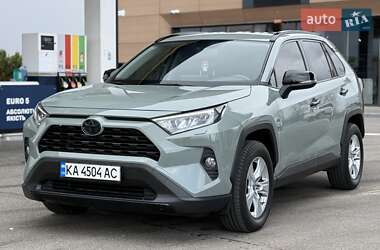 Внедорожник / Кроссовер Toyota RAV4 2019 в 