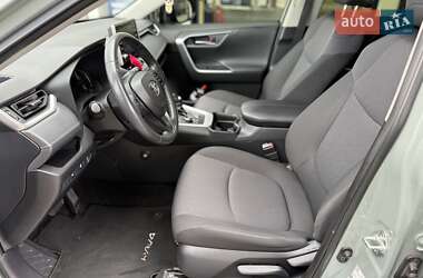 Внедорожник / Кроссовер Toyota RAV4 2019 в 