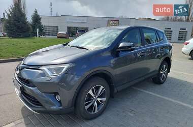 Внедорожник / Кроссовер Toyota RAV4 2015 в 